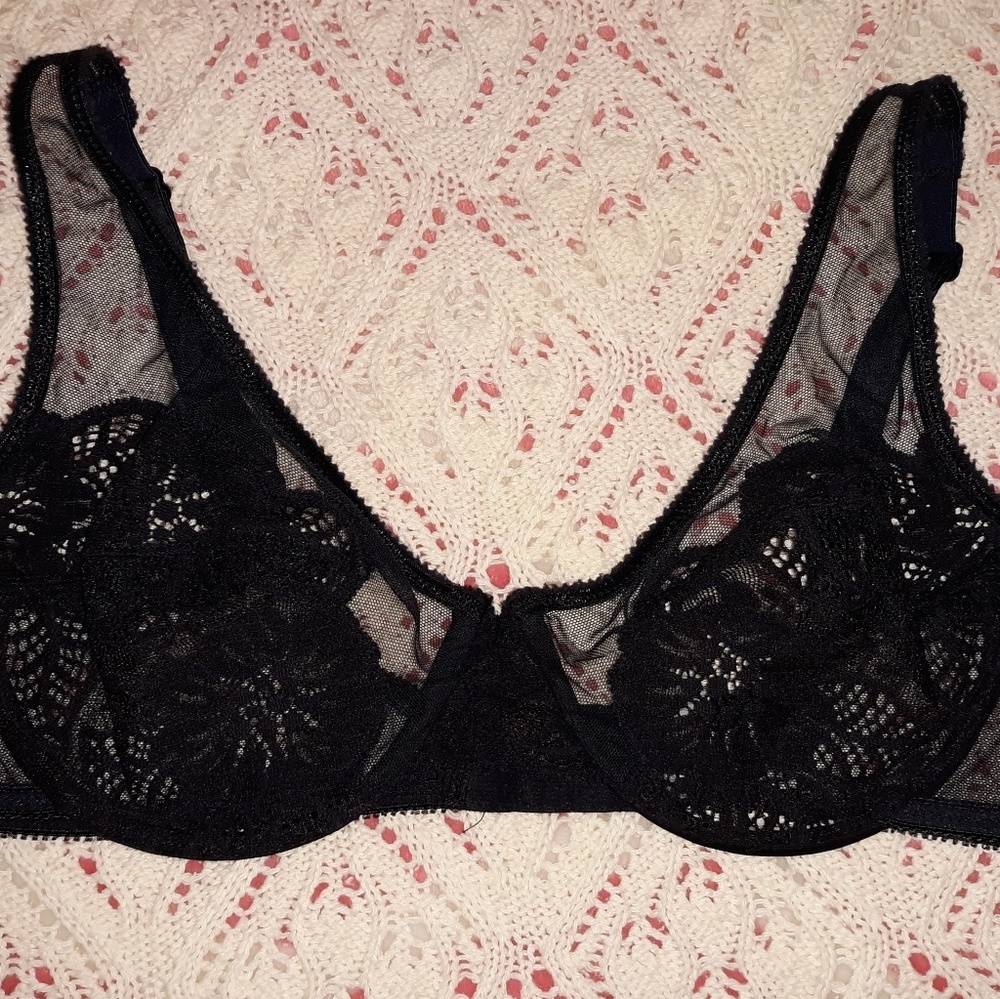 Victorias secret lace bra size 34D